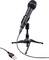 Czarny mikrofon USB na statywie biurkowym, gotowy do nagrywania, z kablem USB do podłączenia do komputera.