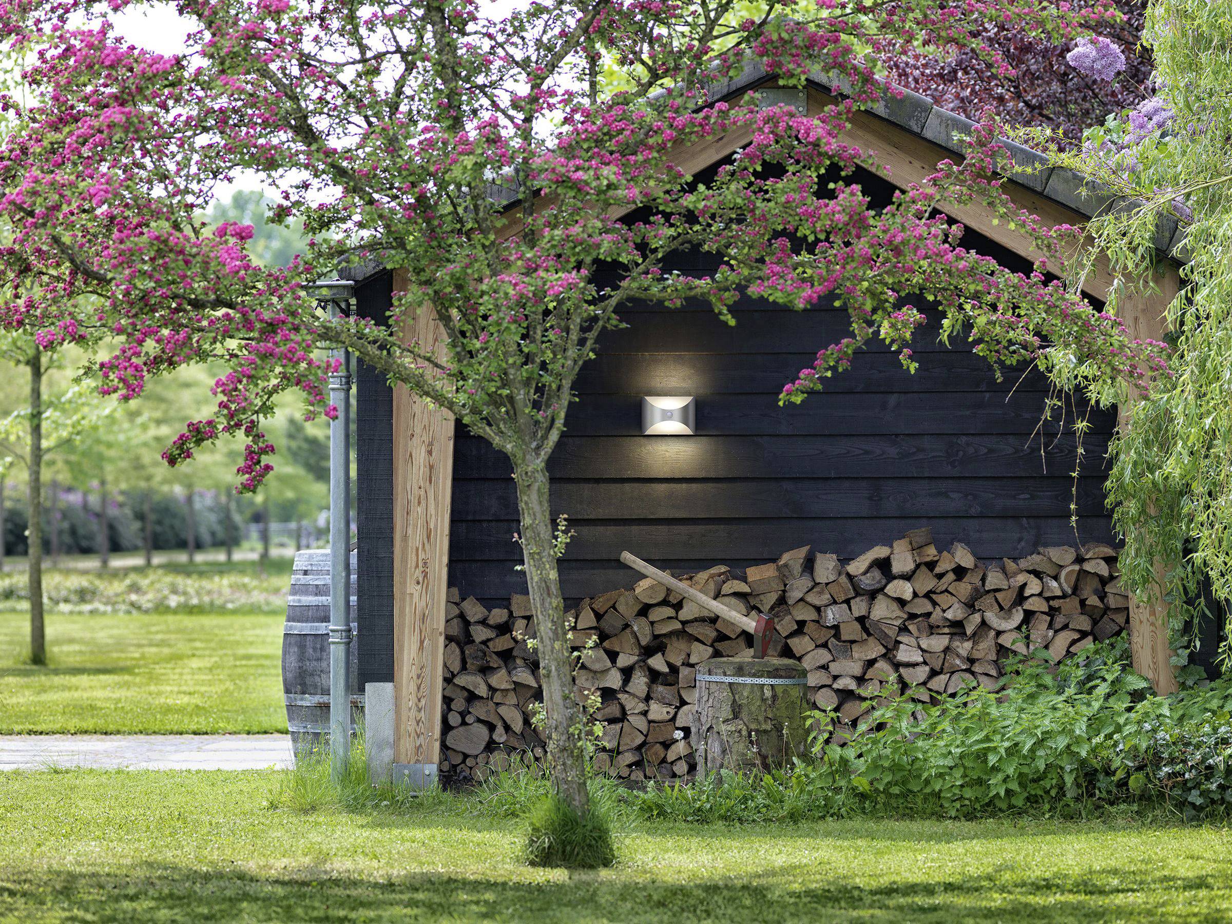 Світлодіодний настінний світильник Philips Herb 172994716 6 Вт IP44 з датчиком руху