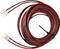 Kabel z czerwonymi i brązowymi przewodami, połączone białymi wtyczkami na obu końcach; przeznaczone do połączeń elektrycznych.