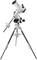 Białyteleskop z celownikiem optycznym na stabilnym statywie, odpowiedni dla astronomów-amatorów do obserwacji ciał niebieskich.