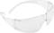 Okulary ochronne z przezroczystego tworzywa sztucznego, o wygiętych szybach i zausznikach zapewniających zwiększoną ochronę boczną, pozbawione dodatkowych elementów dekoracyjnych.