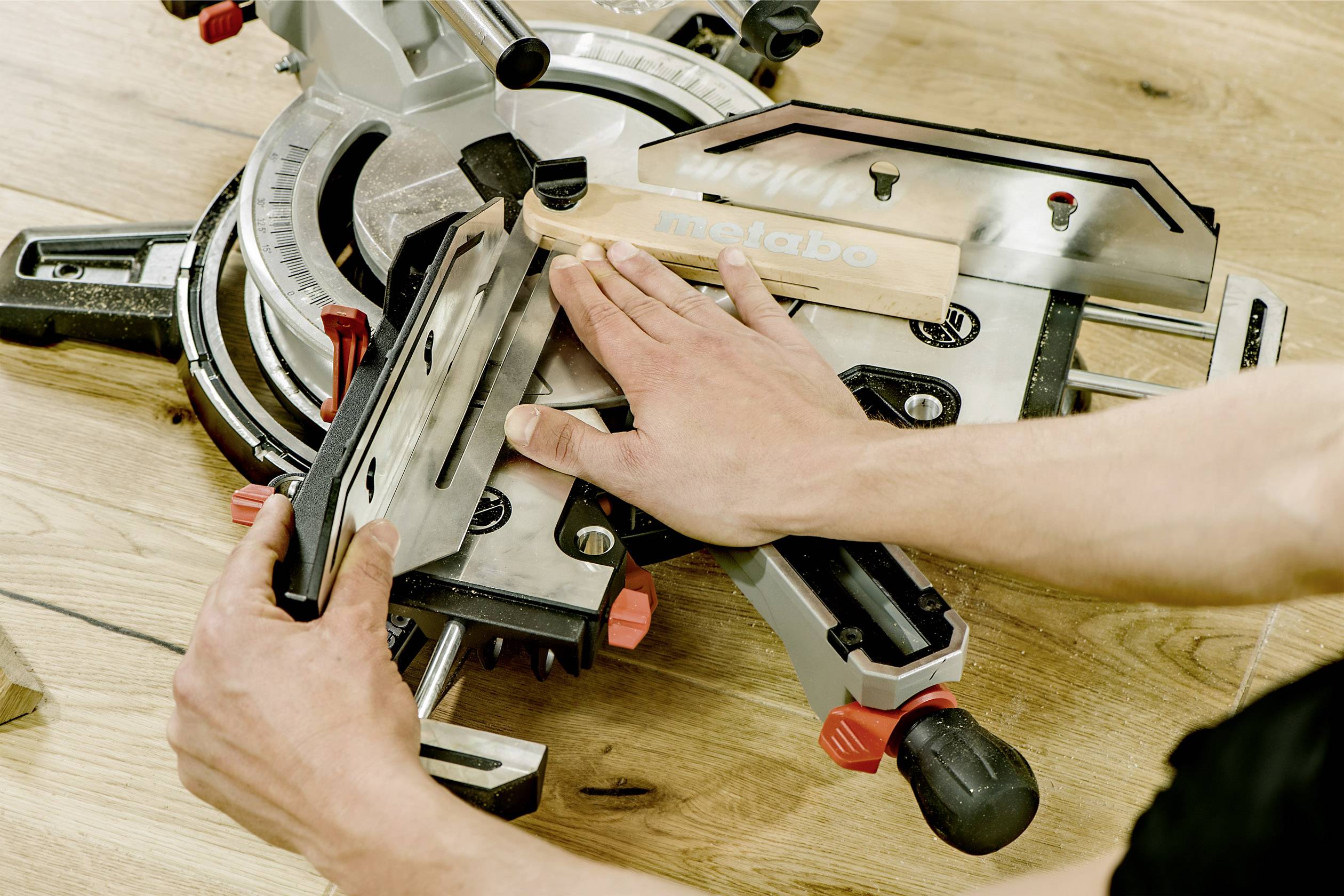 Торцювальна пила Metabo KGSV 72 Xact SYM 612216000