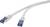 Białowy kabel Ethernet z dwoma wtyczkami RJ-45 na końcach, używany do połączenia sieciowego.