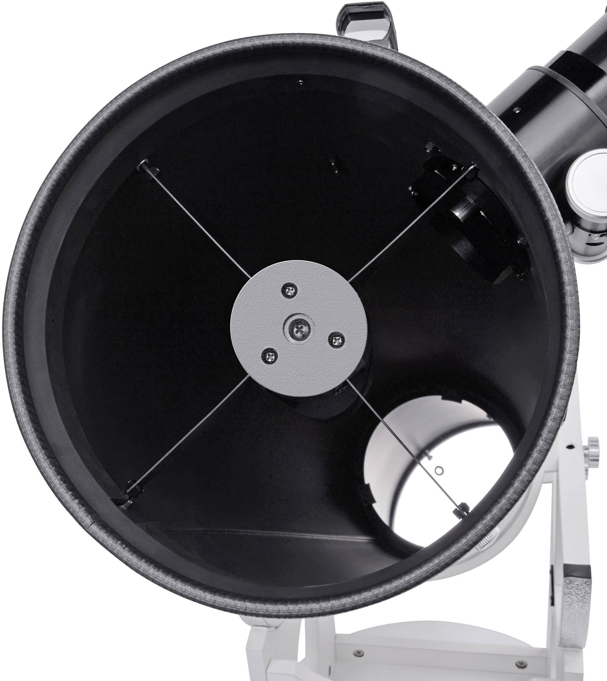 Duży teleskop widziany z góry, ukazuje otwarty tubę z mocowaniem zwierciadła. Idealny do obserwacji astronomicznych.