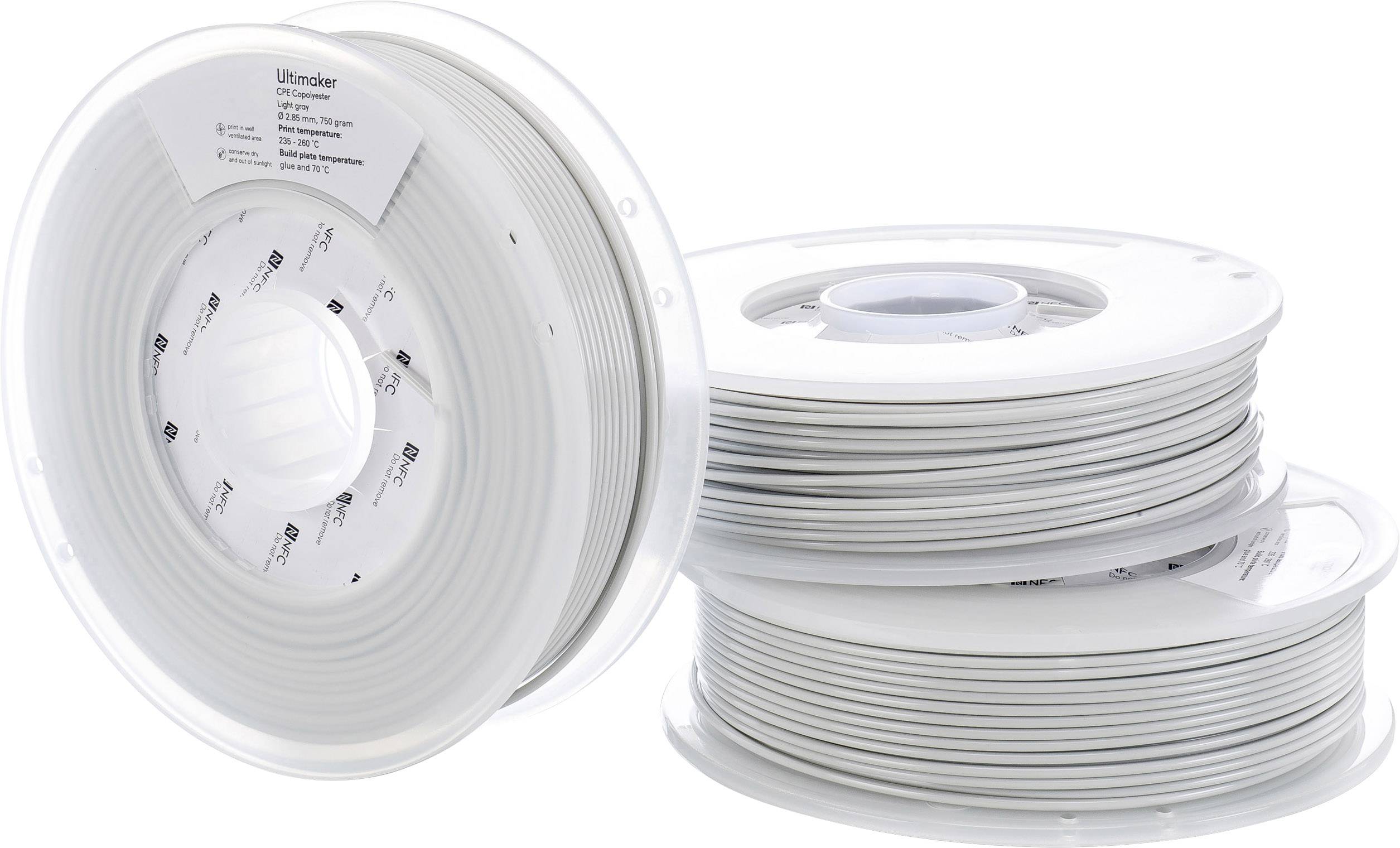 Trzy szpule białego filamentu do drukarki 3D, ułożone obok siebie. Jedna szpula stoi pionowo, pozostałe leżą płasko.