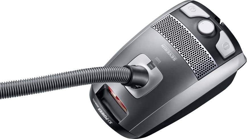 Szary odkurzacz z wężem na białym tle, prezentujący przyciski sterujące i szczeliny wentylacyjne na górnej powierzchni.