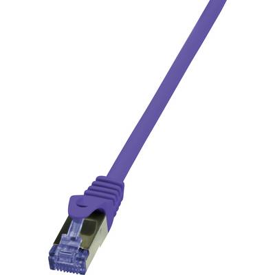 Fioletowy kabel Ethernet z wtyczką RJ45, który jest typowo używany do połączeń sieciowych.