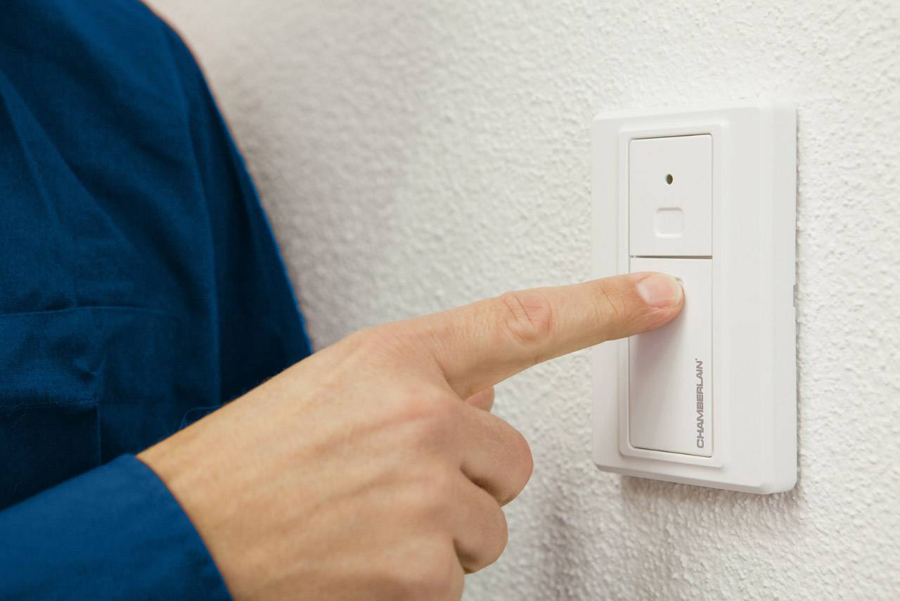 Настінний радіопередавач Chamberlain 128REV 1 шт.