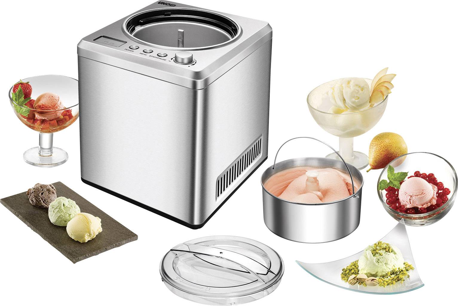 Srebrna maszyna do lodów z wyjmowaną misą. Obok różne rodzaje lodów w miseczkach, w tym lody truskawkowe i waniliowe z owocami.