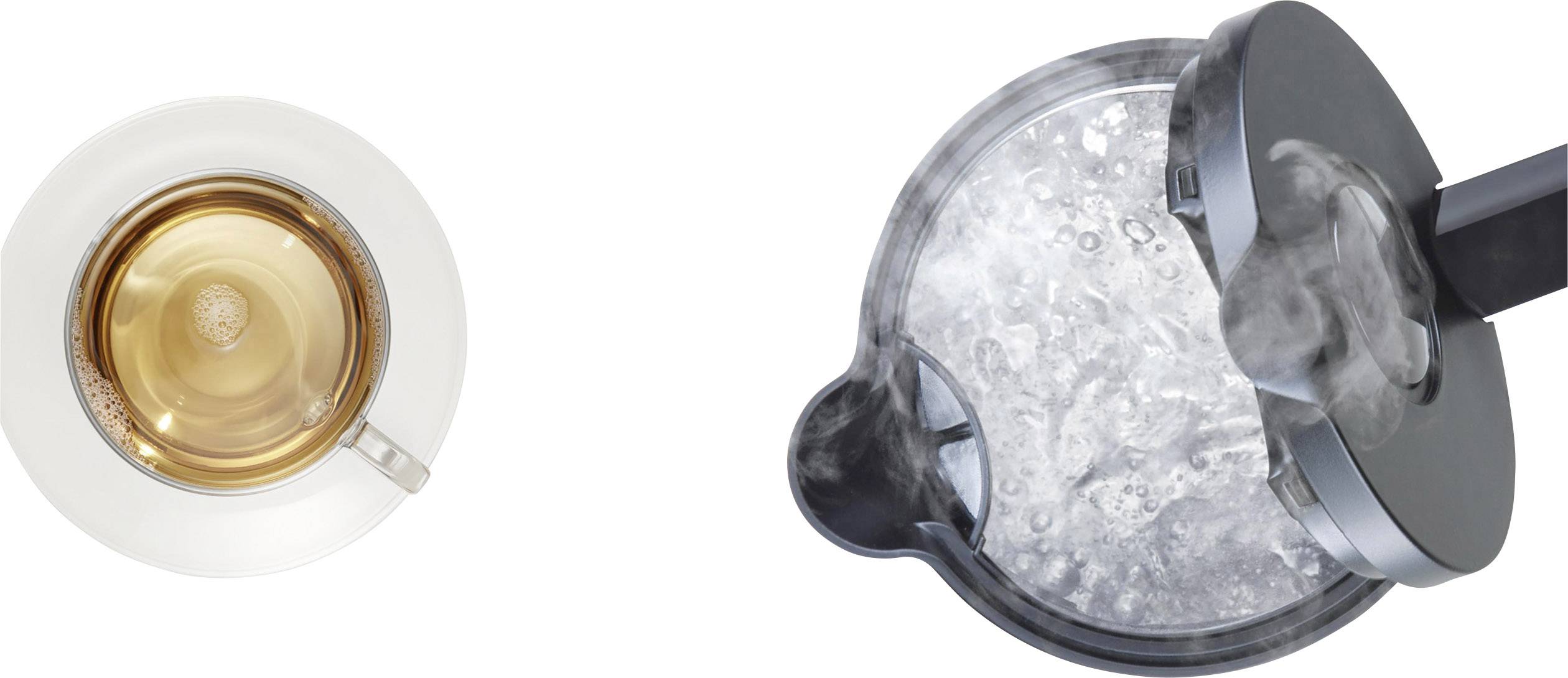 'Widok z góry filiżanki herbaty na spodku po lewej stronie. Po prawej stronie wrząca czajka z otwartą pokrywką i wydobywającą się parą.'