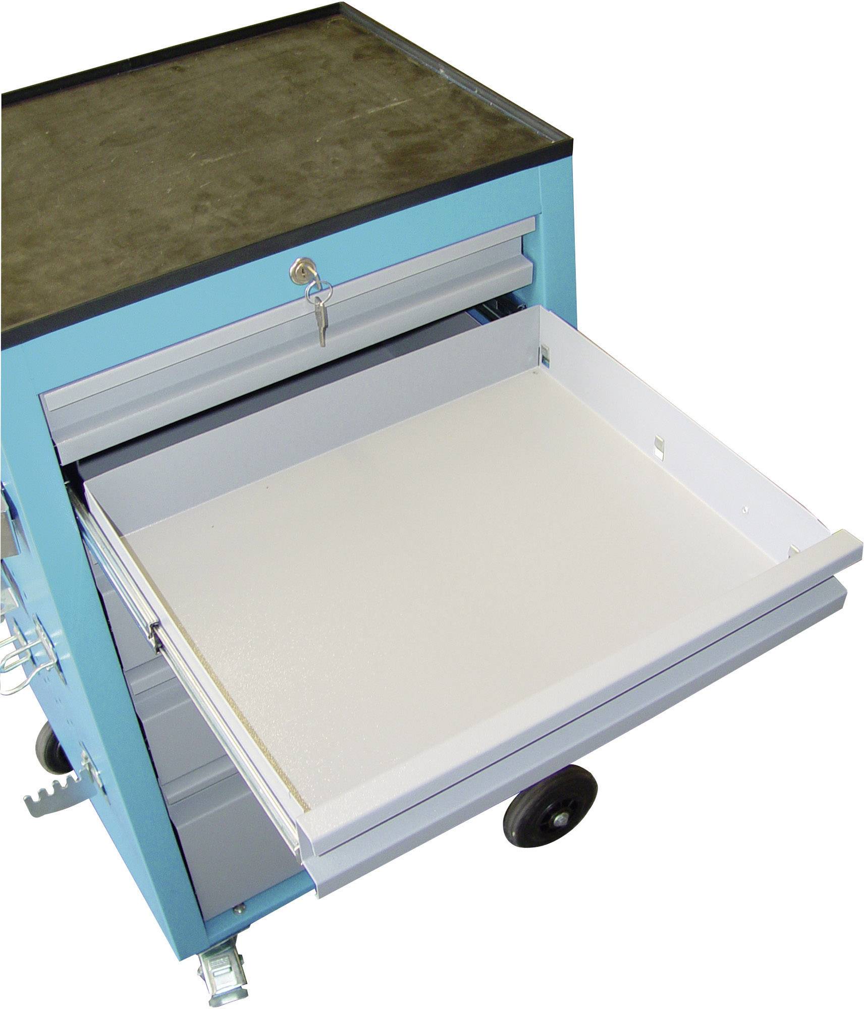 Niebieski wózek narzędziowy z otwartymi białymi szufladami. Wózek posiada kółka i zamykaną górną szufladę.