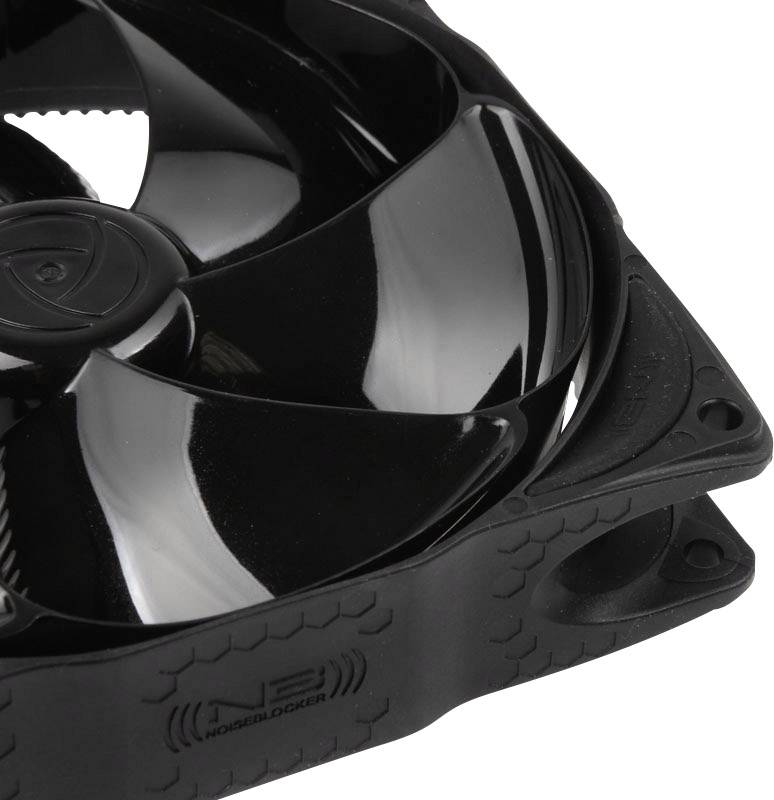 Czarny radiator komputerowy z błyszczącymi łopatkami wentylatora, zamontowany w kwadratowej ramce.