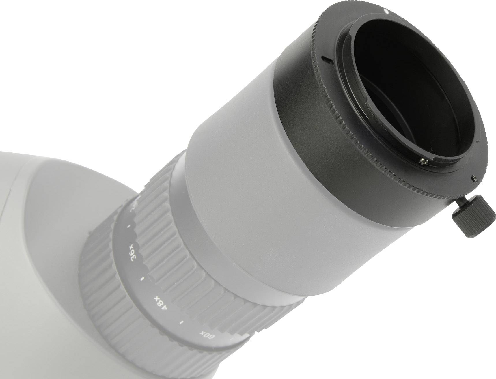 Mikroskop-okular w zbliżeniu, ukazujący szczegóły pierścienia fokalizacyjnego i skali powiększenia.