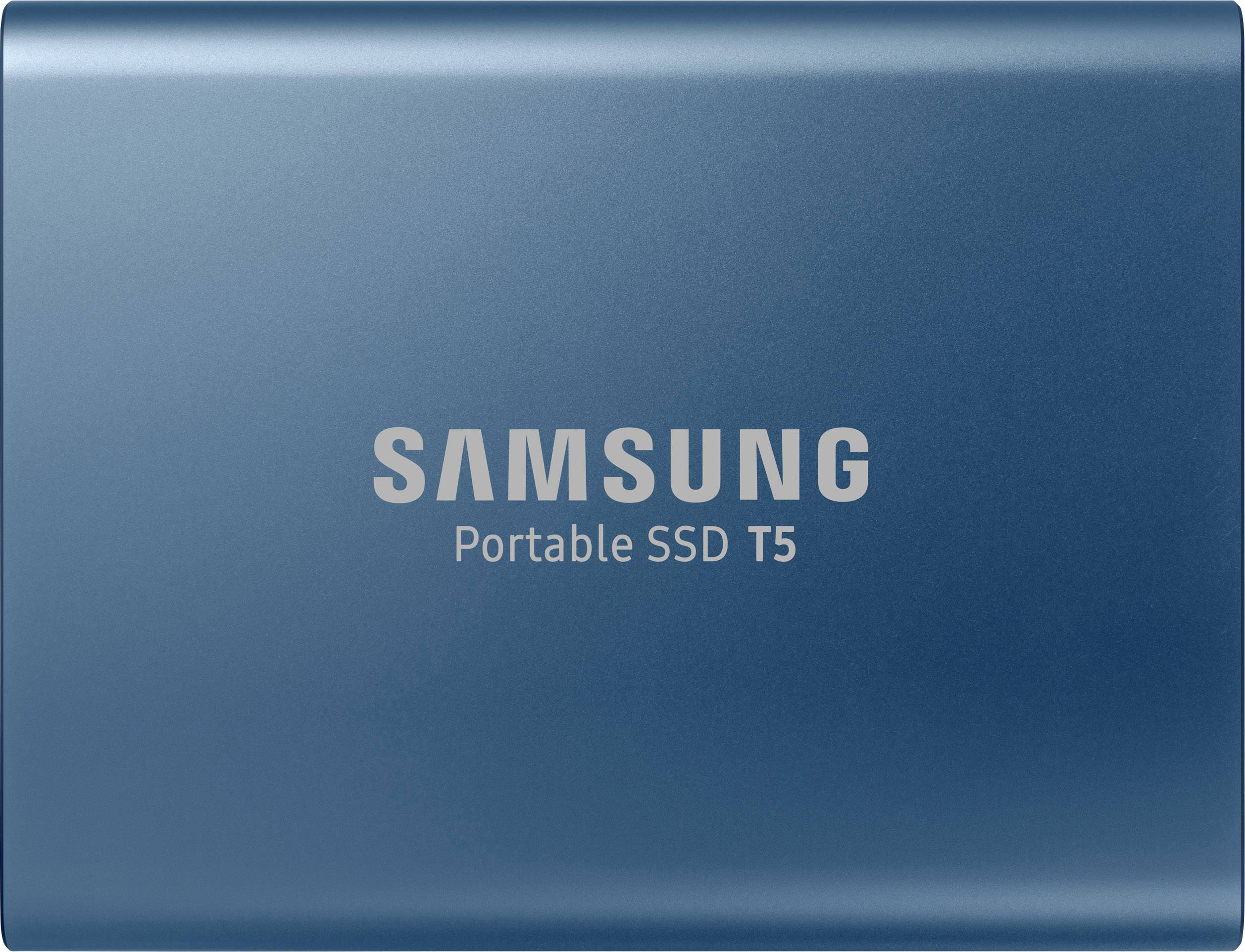 Zewnętrzny niebieski dysk SSD z napisem 'Samsung Portable SSD T5'.