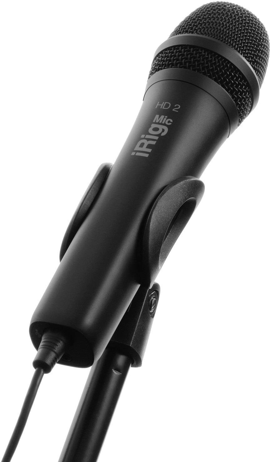 Czarne mikrofon 'iRig Mic HD 2' z przewodem, zamontowane na statywie. Odpowiednie do profesjonalnych nagrań audio.