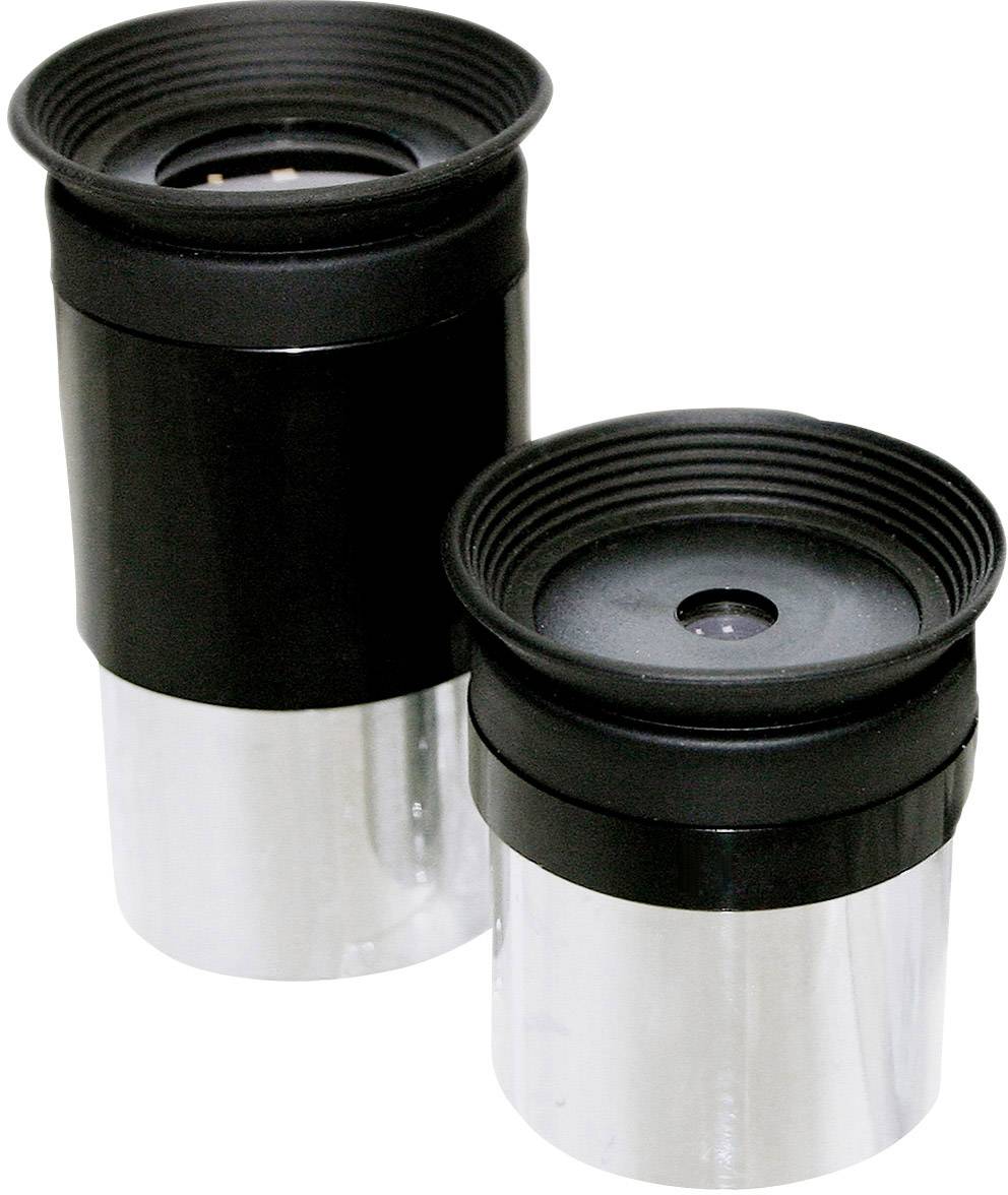 Dwa czarne okulary teleskopowe, jeden większy od drugiego, stojące obok siebie. Służą do powiększenia podczas obserwacji przez teleskop.