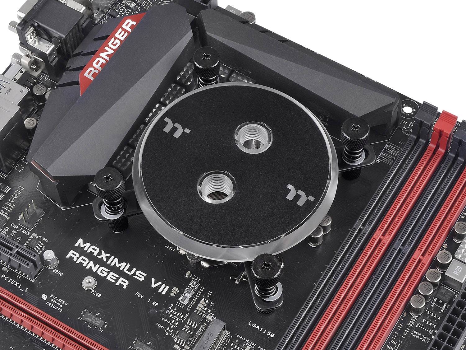 Czarna płyta główna komputera z dużym centralnym radiatorem i napisem 'MAXIMUS VII RANGER'. Kluczowy element składowy komputera.
