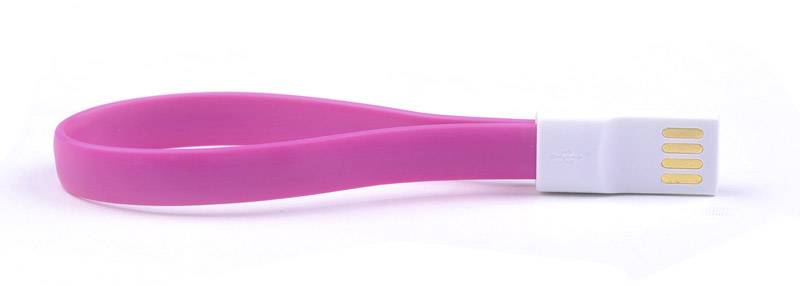 Różowy kabel USB o płaskim i elastycznym wzorze, z widoczną wtyczką USB na jednym końcu.