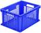 'Niebieska plastikowa skrzynka o strukturze kratownicy z otworami na uchwyty z boku, pusta, na białym tle.'