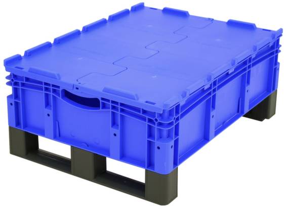 Niebieska plastikowa skrzynka na czarnym podkładzie paletowym, odpowiednia do magazynowania i transportu.
