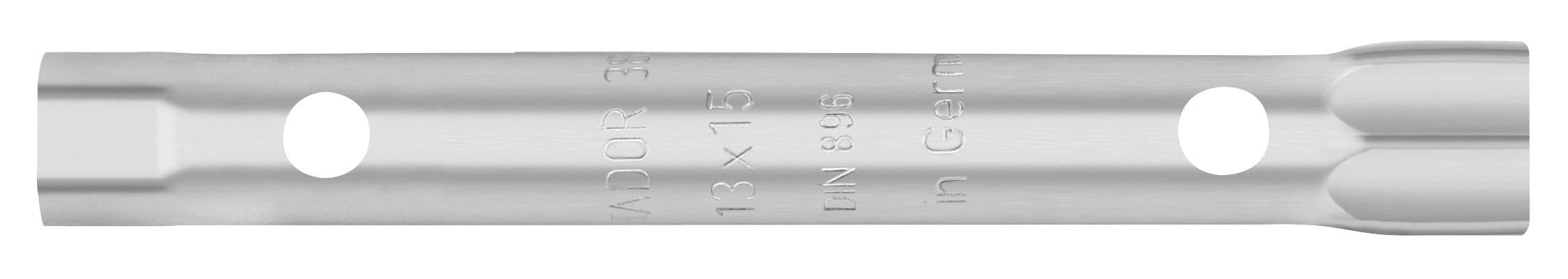 Srebrny klucz do świec zapłonowych z dwoma okrągłymi otworami ułatwiającymi chwyt.