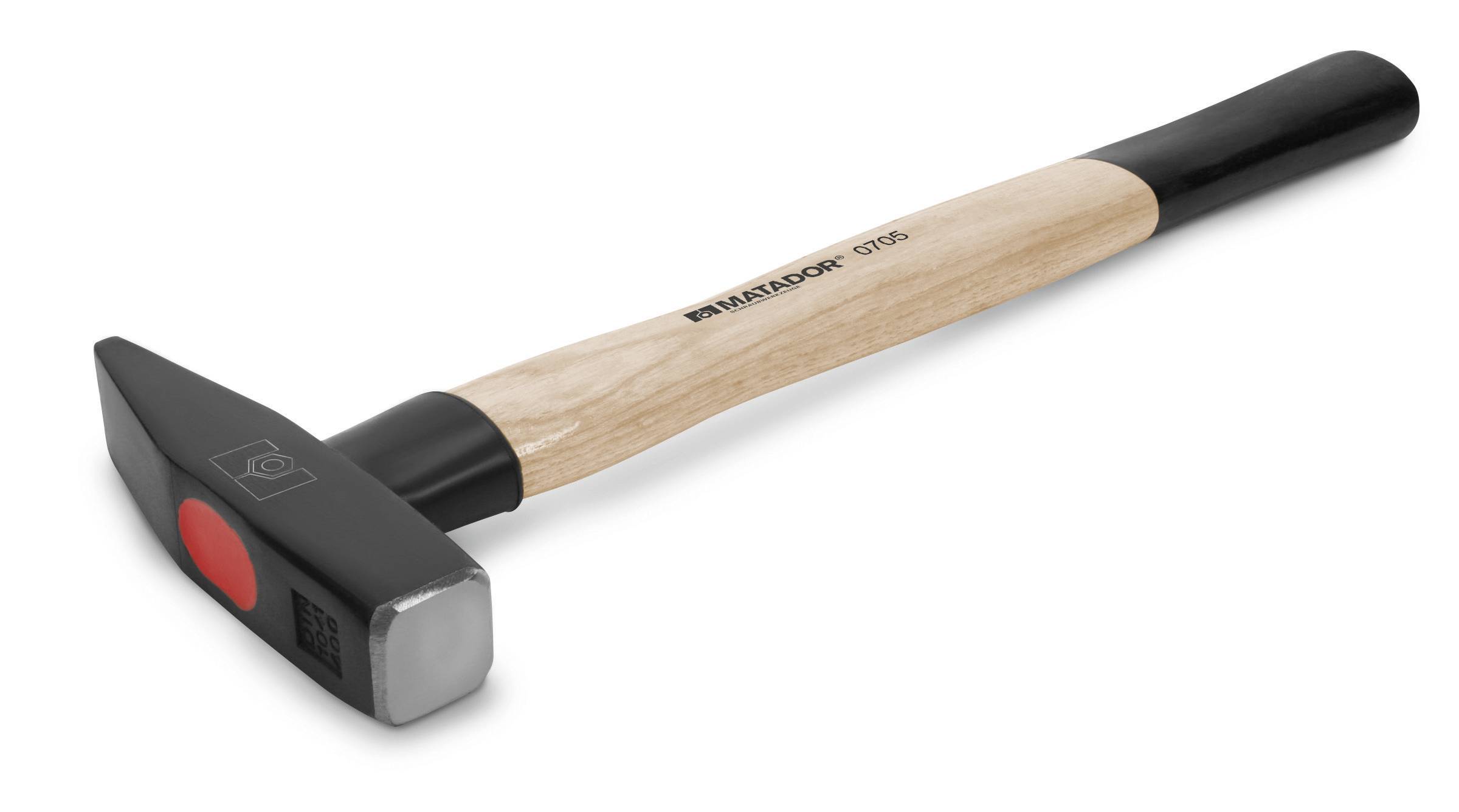 Młotek z drewnianą rękojeścią i metalową główką, na której przedstawiono logos norm ochronnych i certyfikatów kontrolnych.