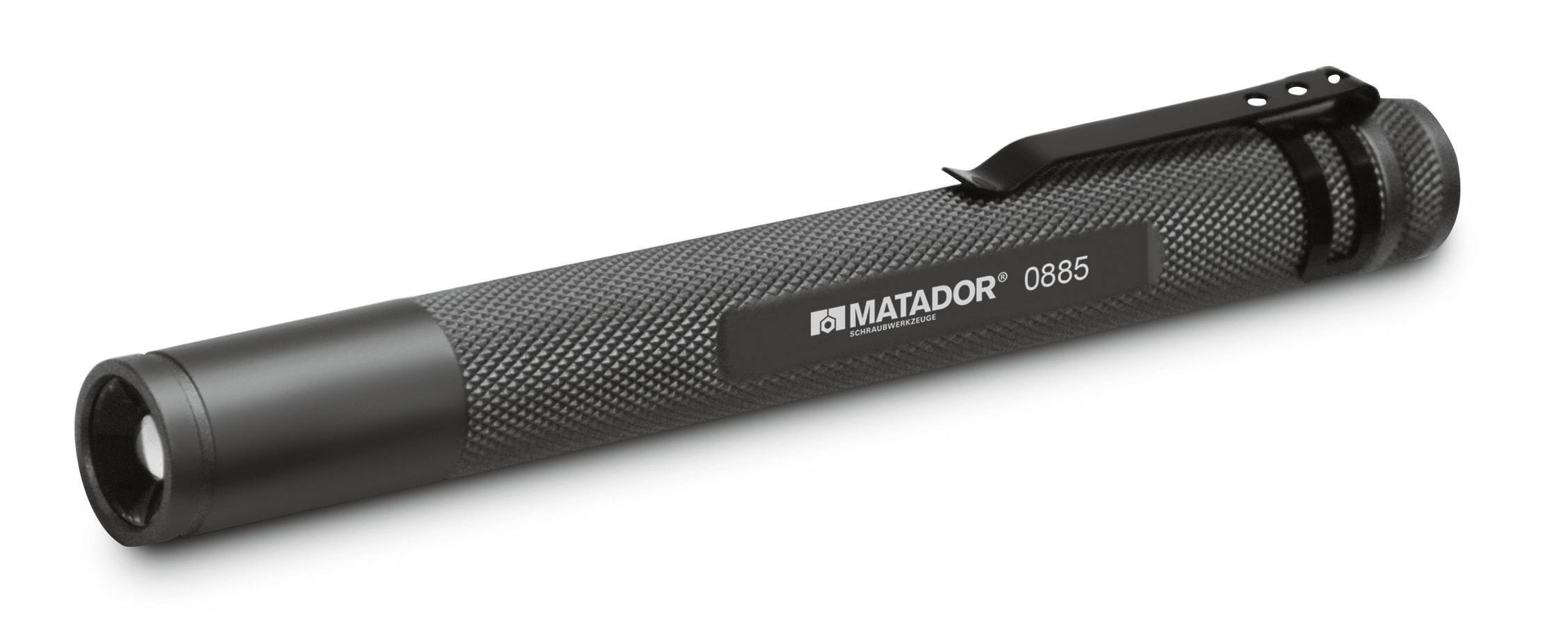 Czarna latarka o szorstkiej powierzchni, z widocznym napisem 'MATADOR 0885', wyposażona w klips.
