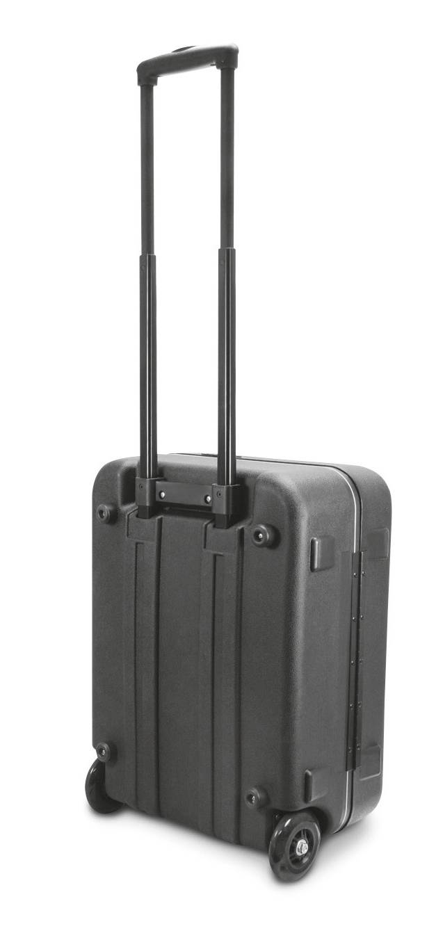 Czarny walizka na kółkach z wysuwaną rączką i dwoma kołami, stojąca w pozycji pionowej.