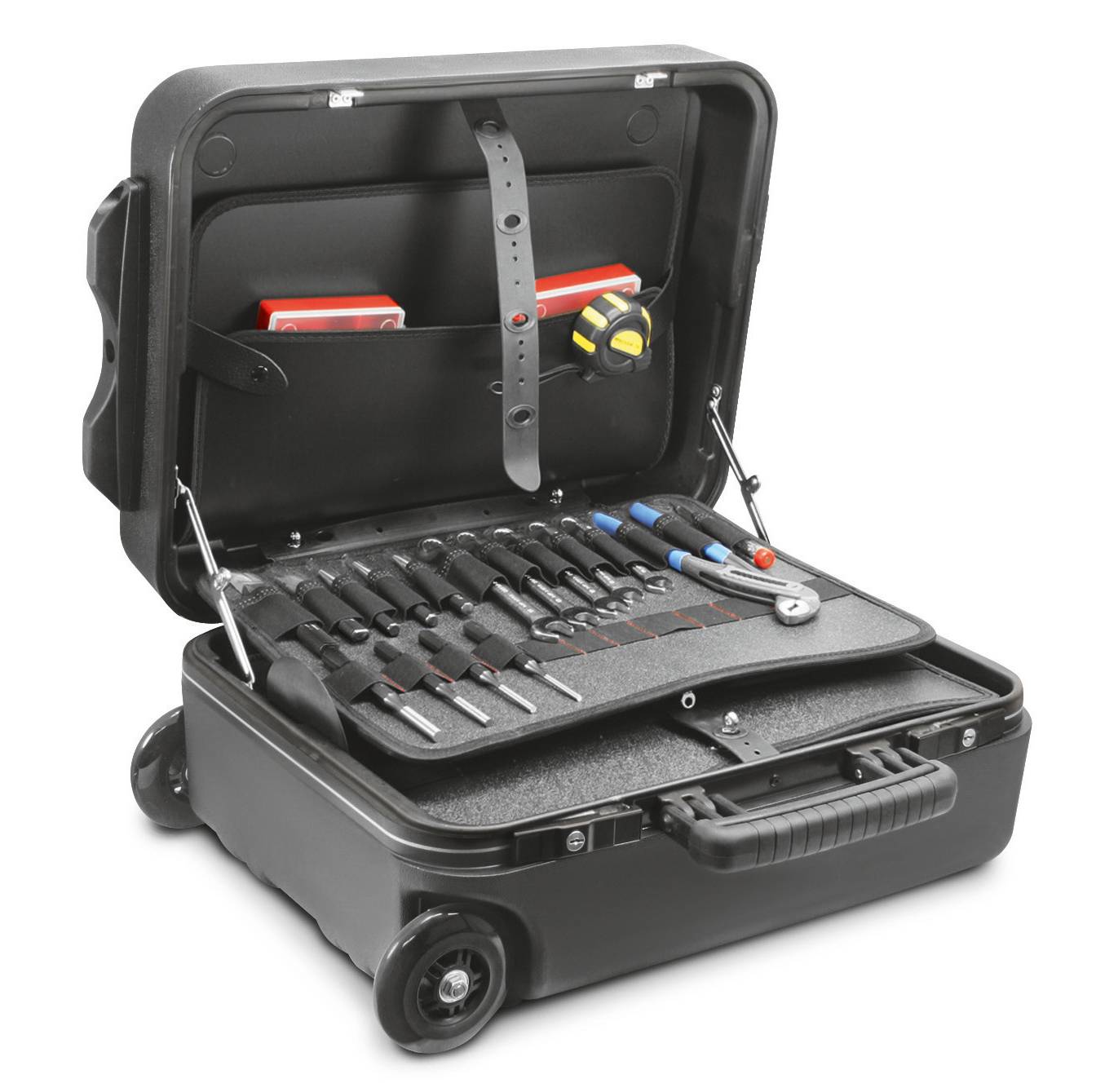 Otwarty kufer narzędziowy prezentuje wnętrze z uporządkowanymi wkrętakami i narzędziami. W jednej z kieszeni umieszczona jest miarka zwijana.