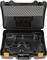 Otwarty czarny kufer na narzędzia z ukształtowanymi przegródkami. Pokrywa wyposażona w szarą wkładkę piankową.