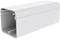 Biały, prostokątny kanał kablowy z tworzywa sztucznego, otwarty z jednej strony, przeznaczony do prowadzenia i zabezpieczania kabli oraz przewodów.