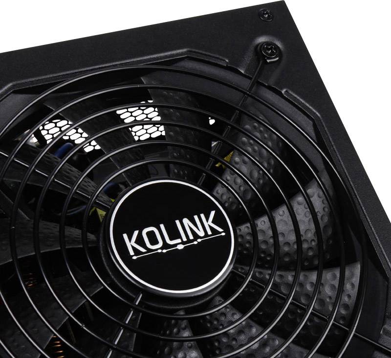 Czarny zasilacz komputerowy z wentylatorem w zbliżeniu. Pośrodku znajduje się logo z napisem 'Kolink'.