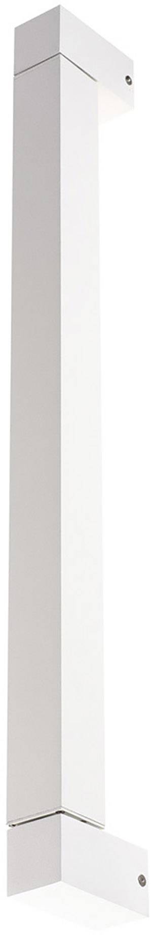 Długi, prostokątny, pionowy uchwyt do drzwi wykonany z metalu w kolorze srebrnym.