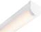 Biała, prostokątna lampa LED z zaokrąglonymi końcami. Zapewnia ciepłe, równomierne światło i nadaje się do montażu sufitowego.