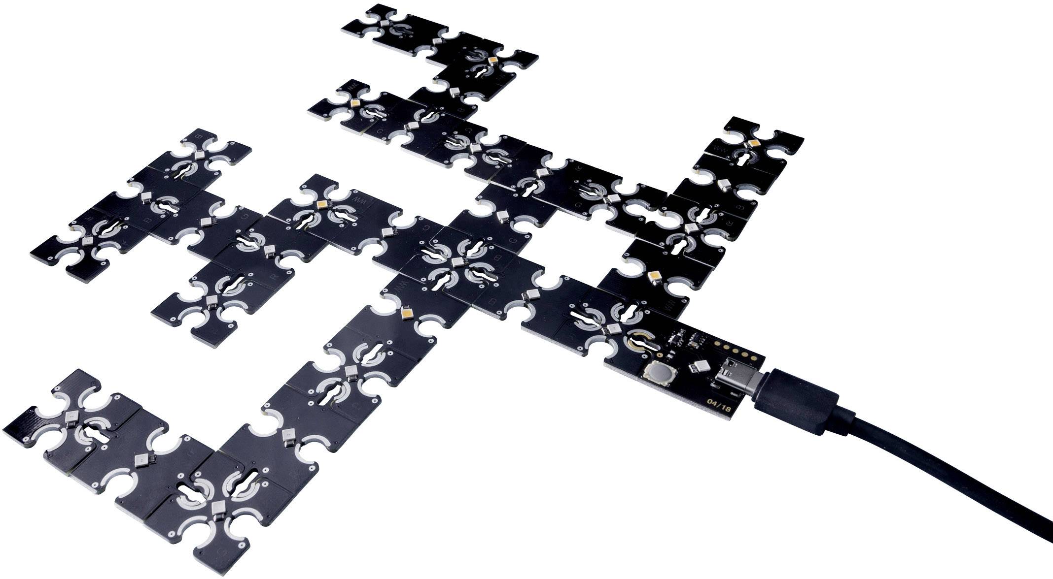 Układ przypominający puzzle czarnych płytek drukowanych, połączonych kablem USB, prezentuje elastyczny system okablowania.