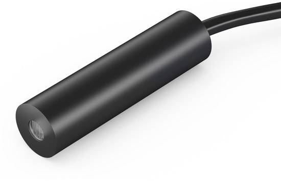 Cylindryczny, czarny sensor z przewodem służy do wykrywania lub pomiaru, prawdopodobnie w kontekście elektrycznym lub technicznym.