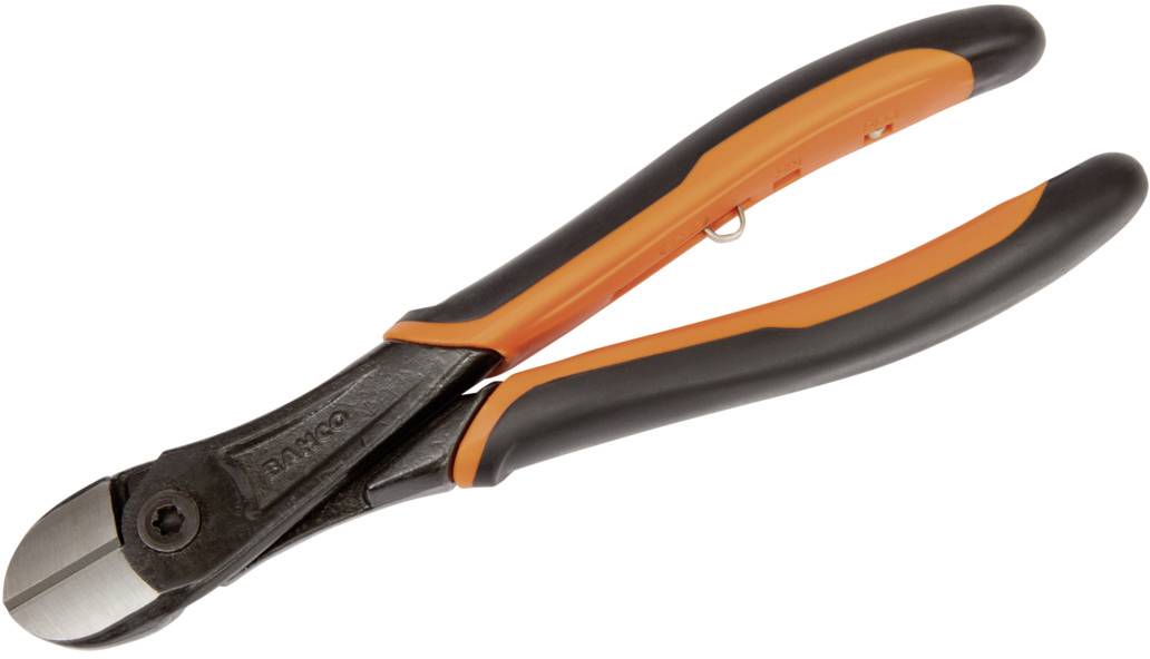 Czarne i pomarańczowe szczypce do cięcia drutu, odpowiednie do cięcia drutu i kabli. Posiadają izolowane uchwyty dla bezpiecznego trzymania.