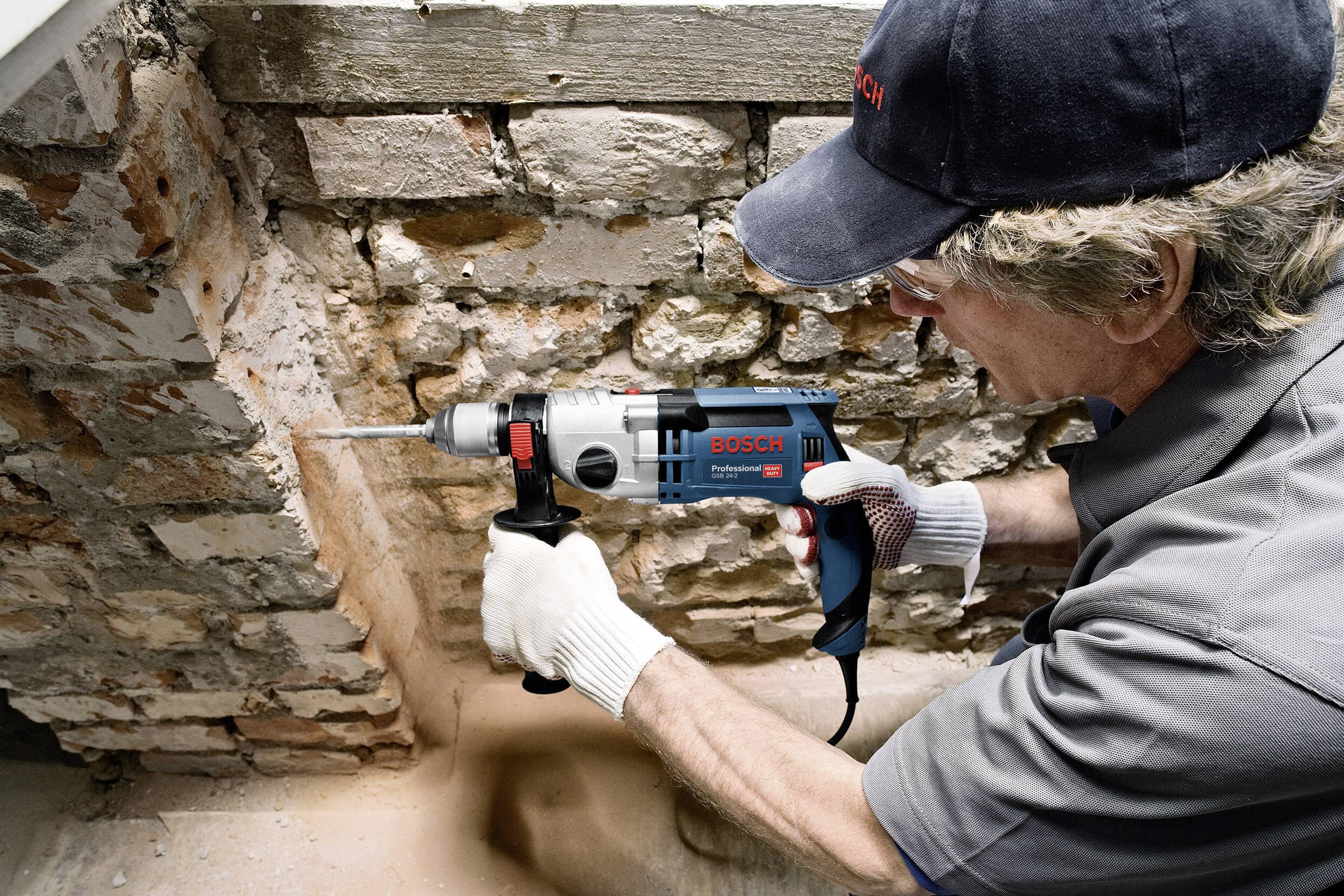 Ударний дриль Bosch Professional GSB 24-2 з 2 швидкостями, потужністю 1100 Вт