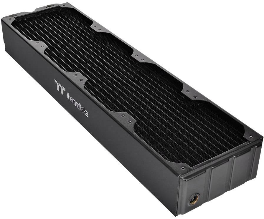 Prostokątny radiator komputerowy z żeberkami, wykonany w ciemnym kolorze, przeznaczony do chłodzenia podzespołów elektronicznych.