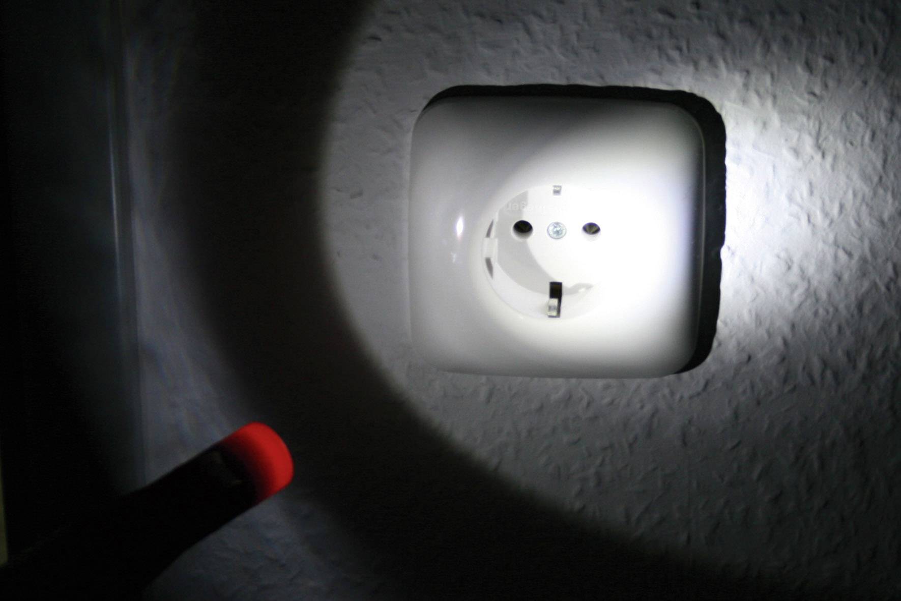 NWS 2005-8-SB пластик, цинк чорний, червоний 1 шт.