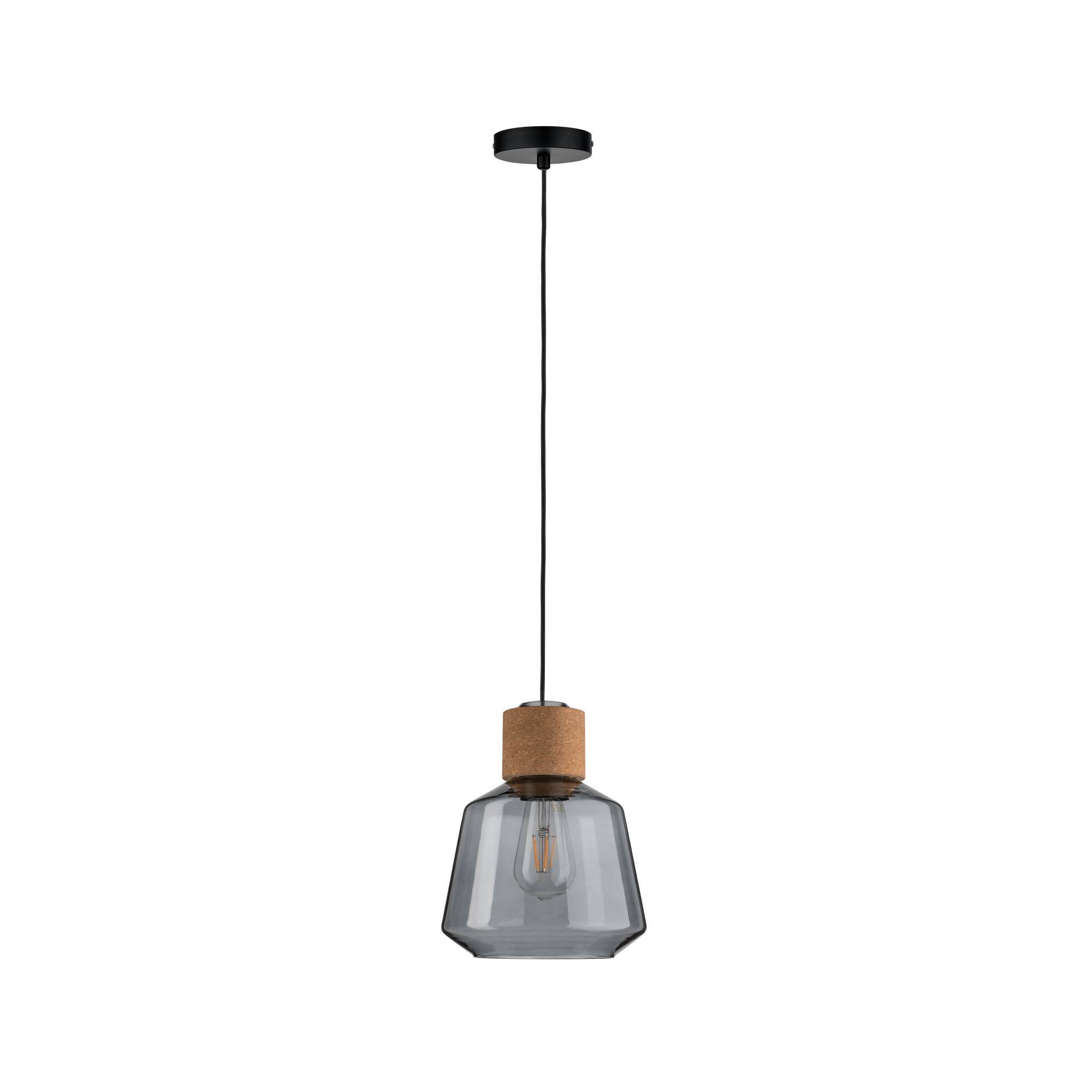 Lampa wisząca z przezroczystym, stożkowatym kloszem szklanym, czarnym przewodem i drewnianym akcentem u góry.