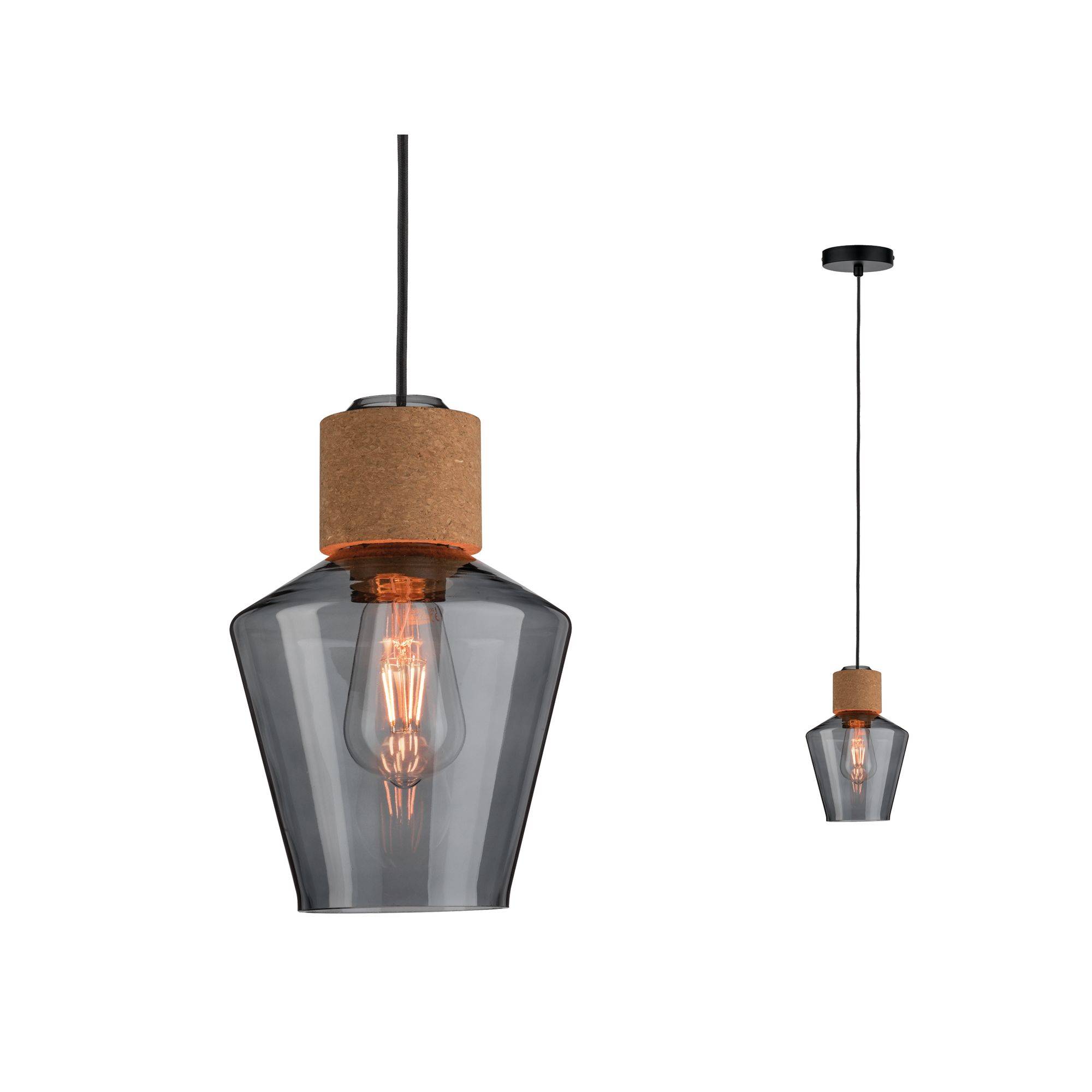 Lampa wisząca z przydymionym szarym kloszem szklanym, miedzianymi detalami i widoczną żarówką, w nowoczesnym stylu.