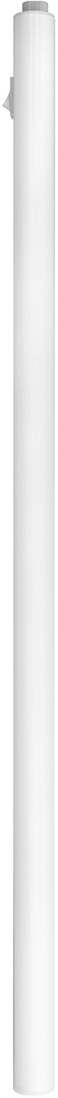 Długa biała świeca stojąca pionowo, lekko połyskująca.