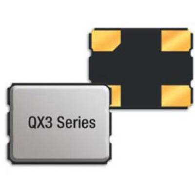 Dwa elektroniczne elementy. Przednia część nosi napis 'QX3 Series'. Tylny element to prostokąt z czterema złotymi stykami.