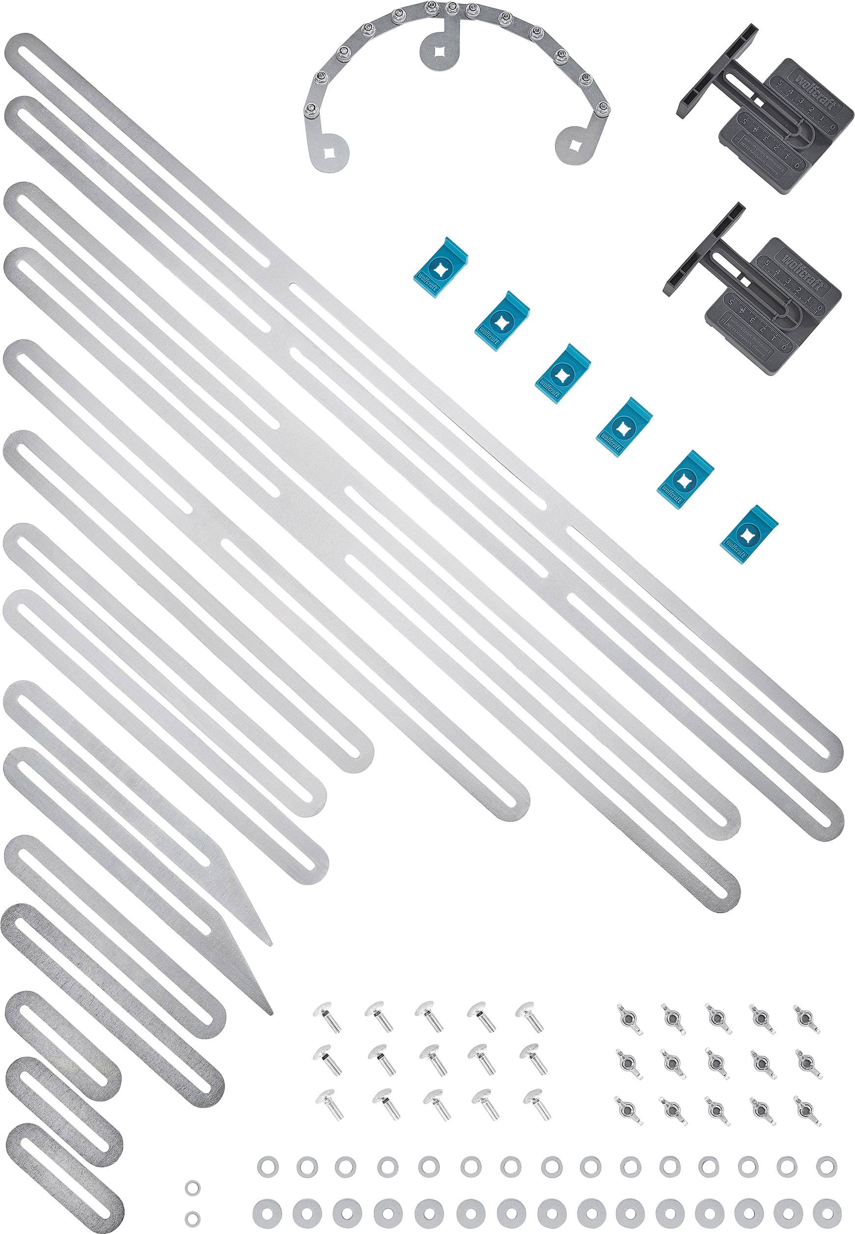 Metalowe paski, śruby, nakrętki i elementy elektroniczne na białym tle, prawdopodobnie części zestawu do złożenia.