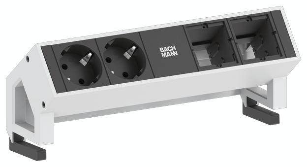 Biały, skośnie zamontowany blok gniazd elektrycznych z dwoma gniazdami i dwoma pustymi ramkami, oznaczony napisem 'BACH MANN'.