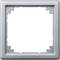 Srebrna, kwadratowa rama z białym, pustym wnętrzem. Rama posiada zaokrąglone narożniki i błyszczącą powierzchnię.
