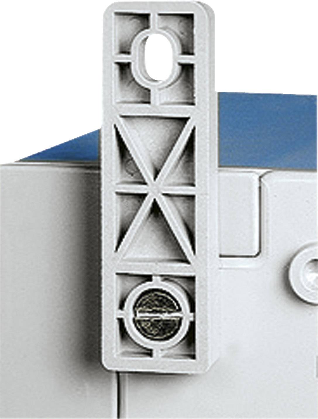 Element z tworzywa sztucznego o prostokątnym kształcie z otworami, przymocowany do niebiesko-białej powierzchni. Główny składnik większego urządzenia.