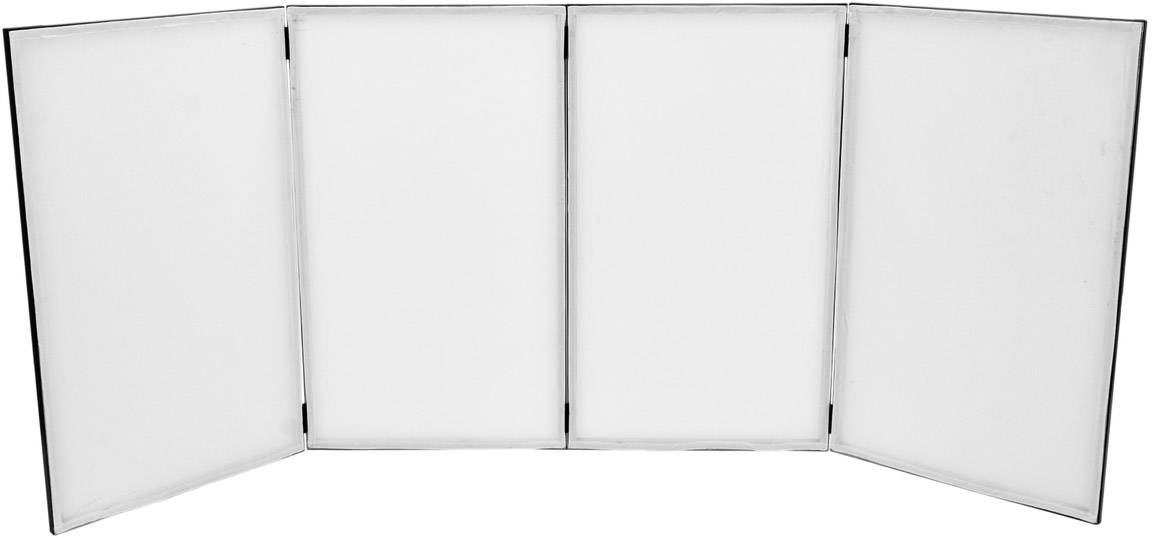 Pusty, czterodzielny, biały parawan lub przegroda przestrzenna, ustawiony w lekko wygiętym układzie.