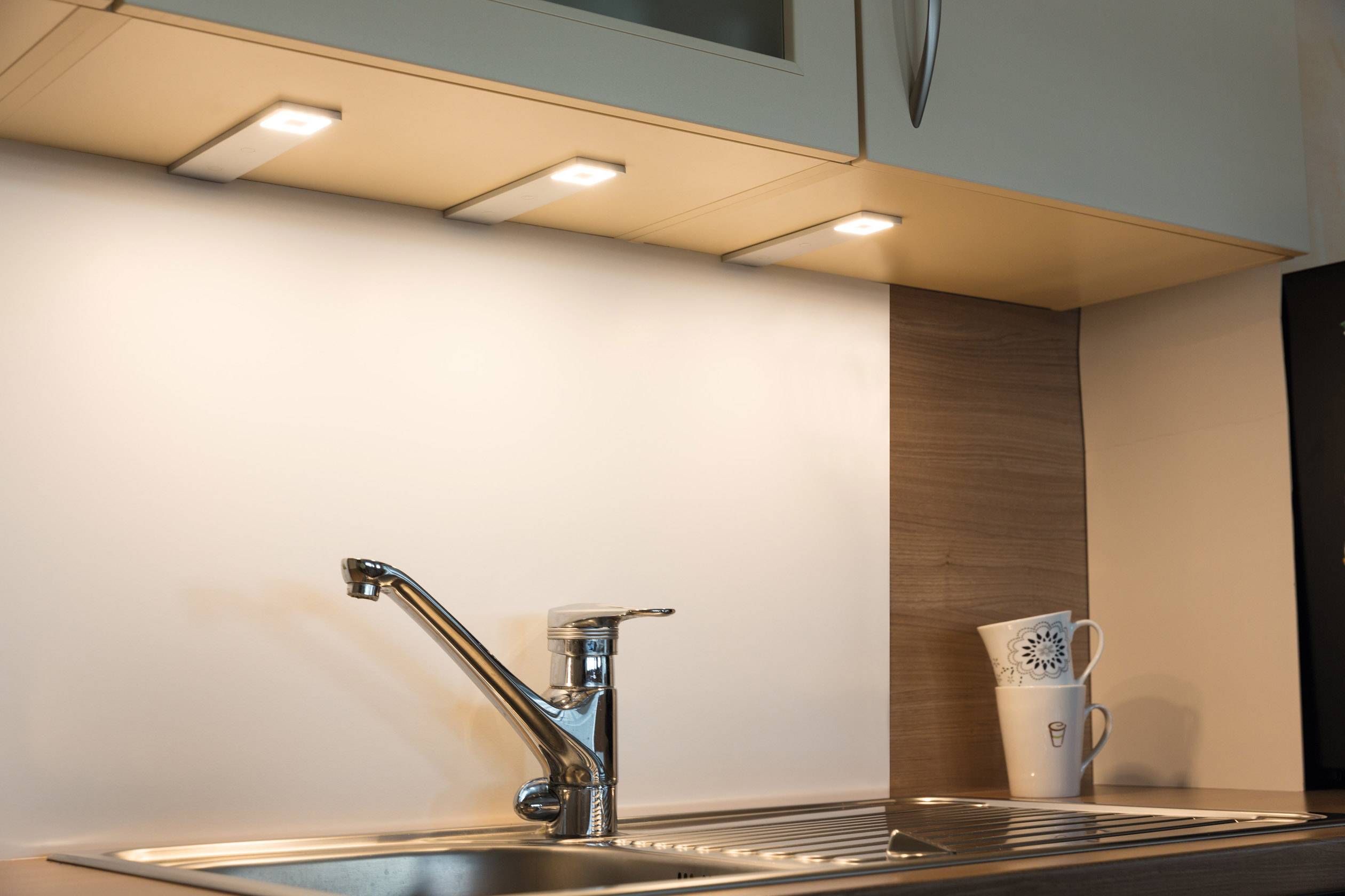 Heitronic Cortina 23019 LED Світлодіодна лампа підсвічування постійно вбудована 7,2 Вт сріблястого кольору 140 лм